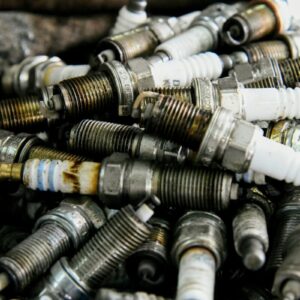 a pile of different types of screws on top of each other