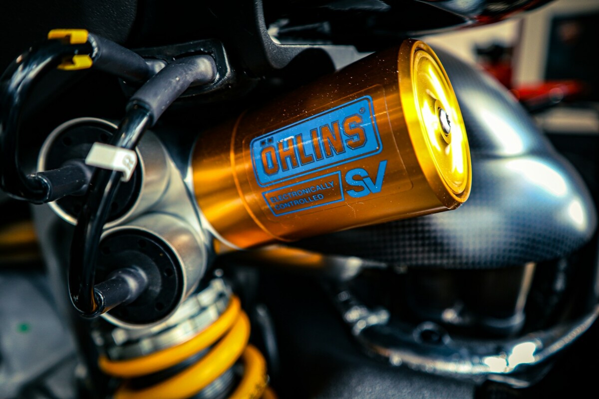Close-up of an öhlins motorcycle shock absorber.